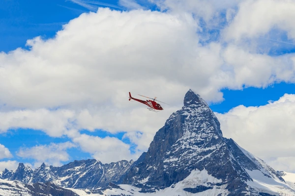 Can a helicopter fly to the top of Mount Everest