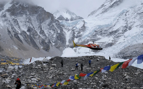 helicopter landing in kala patthar