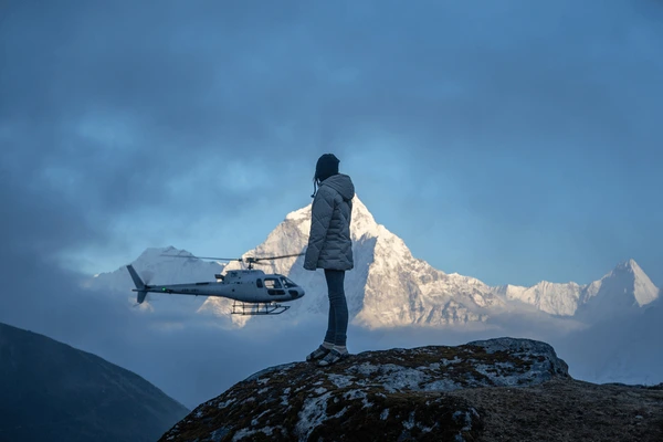 woman looking at helicopter during ebc trek